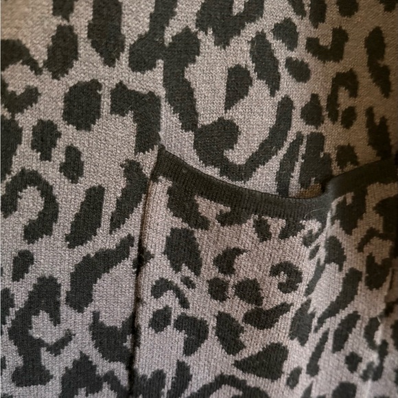 Jones New York Gray and Black cheetah print duster/ long sweater. - Picture 4 of 9